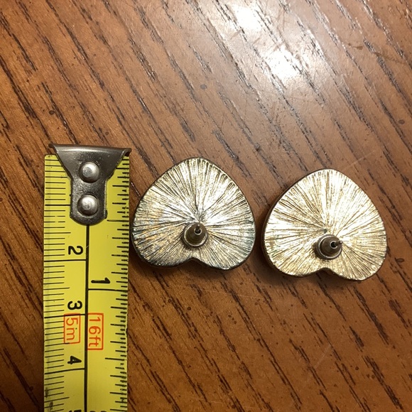 💚 2/$12 or 3/$15💚 Oversized heart earrings - Picture 3 of 3